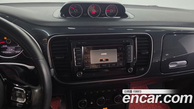 Volkswagen Beetle 2.0 TDI Premium 3rd 2015 — фото 14