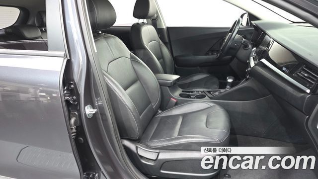 Kia Niro 1.6 HEV Prestige 2020 — фото 11