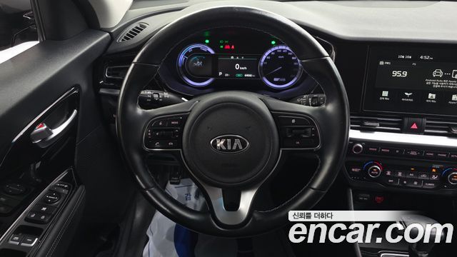 Kia Niro 1.6 HEV Prestige 2020 — фото 13