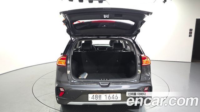 Kia Niro 1.6 HEV Prestige 2020 — фото 20