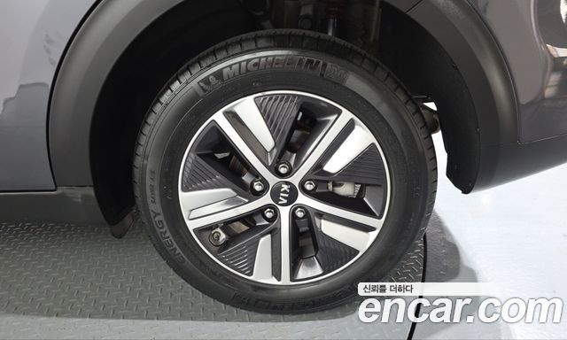 Kia Niro 1.6 HEV Prestige 2020 — фото 21