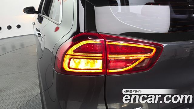 Kia Niro 1.6 HEV Prestige 2020 — фото 23