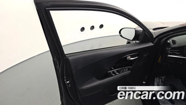 Kia Niro 1.6 HEV Prestige 2020 — фото 24