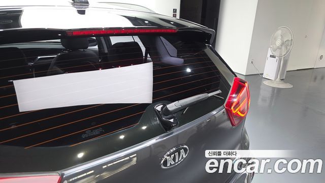 Kia Niro 1.6 HEV Prestige 2020 — фото 34