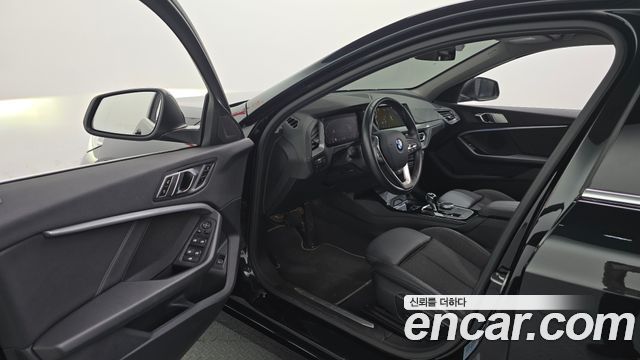 BMW 1 Series (F40) 120i Sports 2023 — фото 10