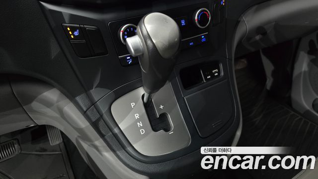 Hyundai Grand Starex 3-Seater VAN Smart 2017 — фото 9