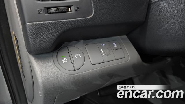 Hyundai Grand Starex 3-Seater VAN Smart 2017 — фото 18