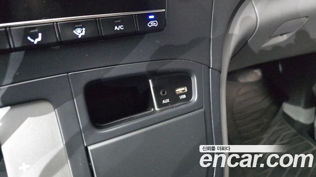 Hyundai Grand Starex 3-Seater VAN Smart 2017 — фото 19