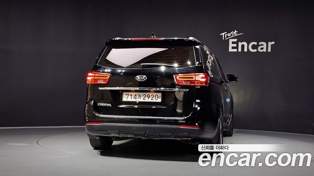Kia Carnival 11-Seater Prestige 2019 — фото 4