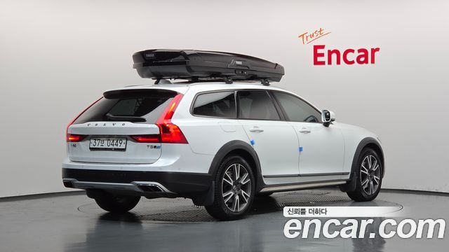 Volvo V90 Cross Country T5 Pro AWD 2019 — фото 2
