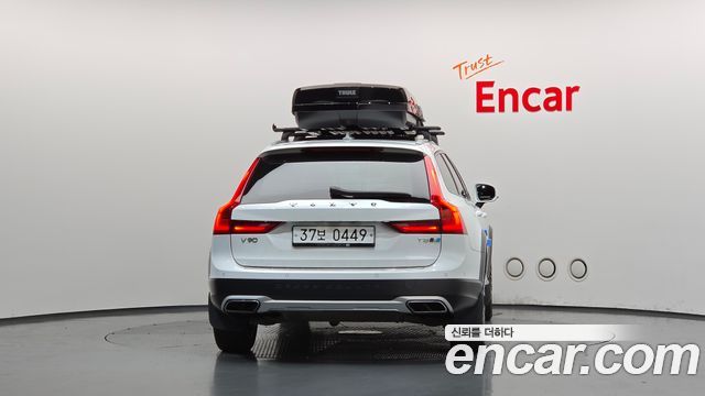 Volvo V90 Cross Country T5 Pro AWD 2019 — фото 4