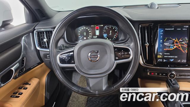 Volvo V90 Cross Country T5 Pro AWD 2019 — фото 13