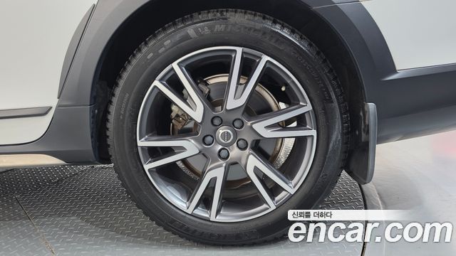 Volvo V90 Cross Country T5 Pro AWD 2019 — фото 21