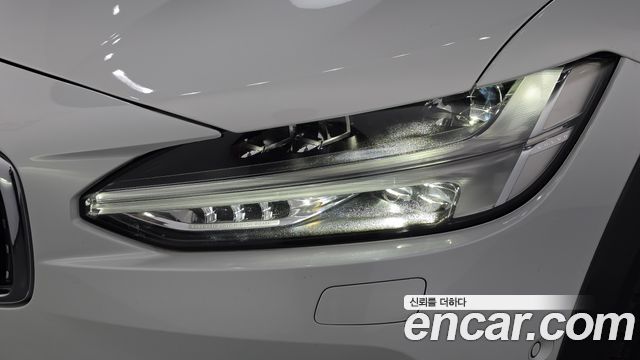 Volvo V90 Cross Country T5 Pro AWD 2019 — фото 22