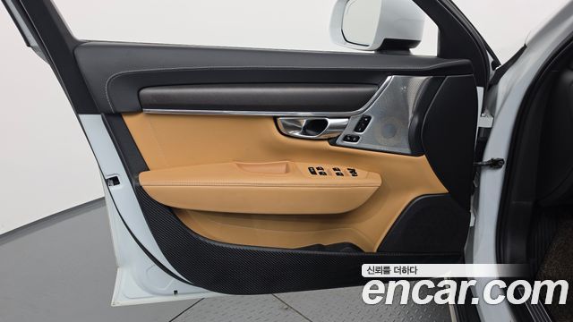Volvo V90 Cross Country T5 Pro AWD 2019 — фото 24