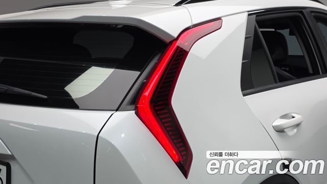Kia Niro Prestige 2024 — фото 23
