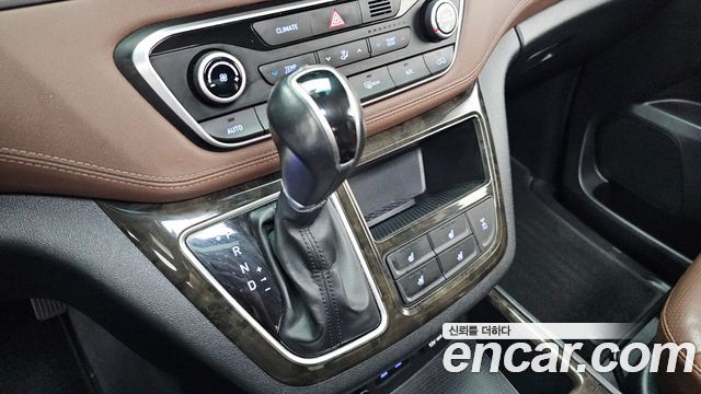 Hyundai Grand Starex 4WD Urban 9-Seater Exclusive 2019 — фото 9