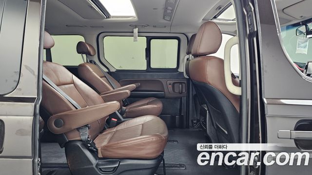 Hyundai Grand Starex 4WD Urban 9-Seater Exclusive 2019 — фото 16