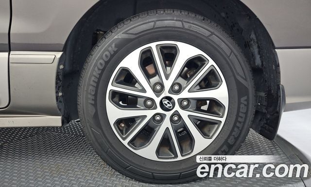 Hyundai Grand Starex 4WD Urban 9-Seater Exclusive 2019 — фото 27