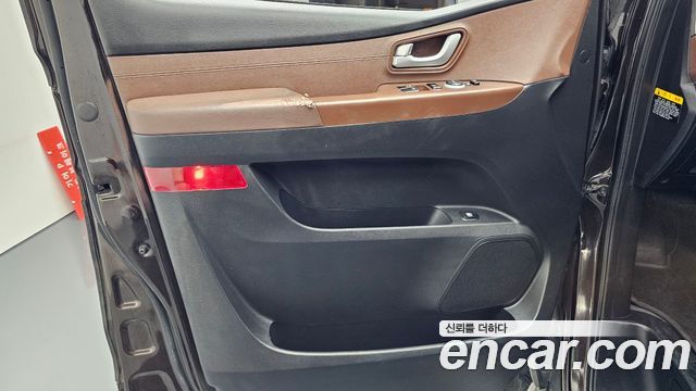 Hyundai Grand Starex 4WD Urban 9-Seater Exclusive 2019 — фото 30