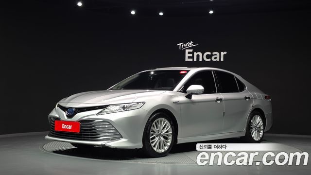 Toyota Camry (XV70) 2.5 XLE Hybrid
