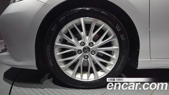 Toyota Camry (XV70) 2.5 XLE Hybrid 2018 — фото 5