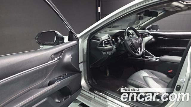 Toyota Camry (XV70) 2.5 XLE Hybrid 2018 — фото 10