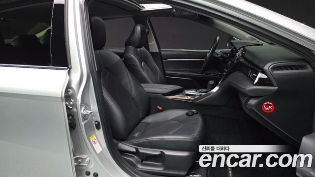 Toyota Camry (XV70) 2.5 XLE Hybrid 2018 — фото 11