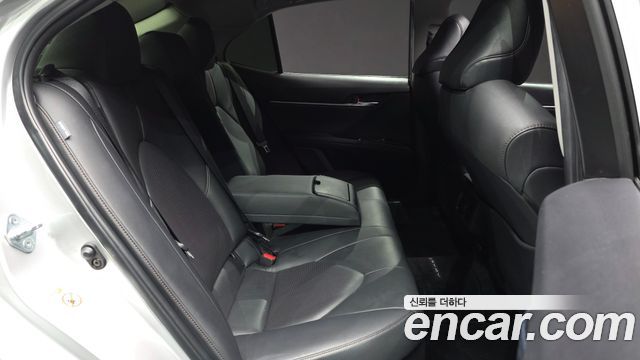 Toyota Camry (XV70) 2.5 XLE Hybrid 2018 — фото 12