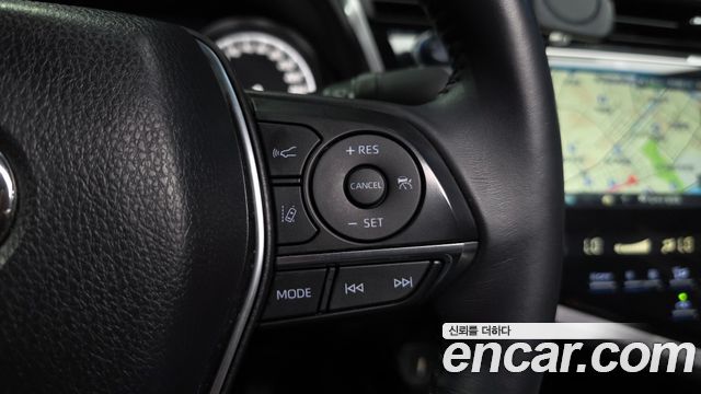 Toyota Camry (XV70) 2.5 XLE Hybrid 2018 — фото 17