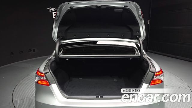 Toyota Camry (XV70) 2.5 XLE Hybrid 2018 — фото 20