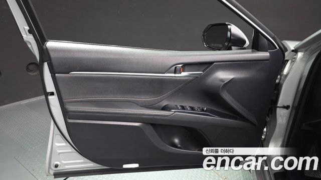 Toyota Camry (XV70) 2.5 XLE Hybrid 2018 — фото 24