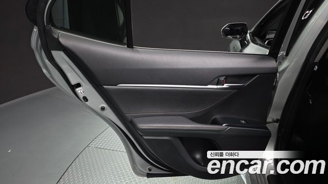 Toyota Camry (XV70) 2.5 XLE Hybrid 2018 — фото 25