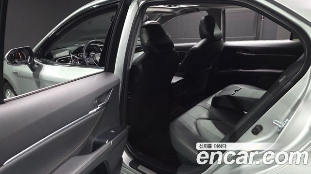 Toyota Camry (XV70) 2.5 XLE Hybrid 2018 — фото 26