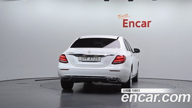 Mercedes-Benz E-Class (W213) E220d Exclusive 2017 — фото 4