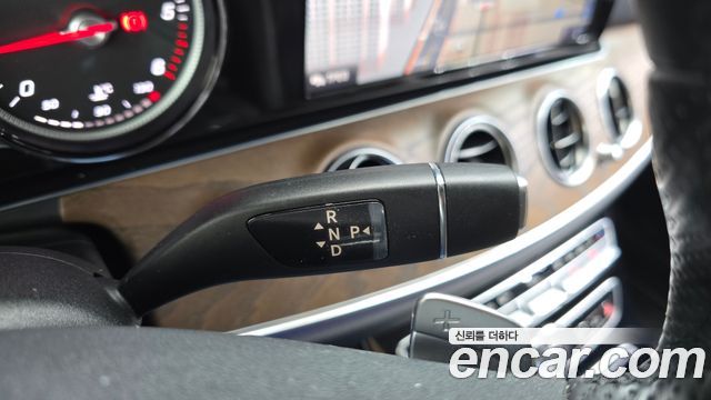 Mercedes-Benz E-Class (W213) E220d Exclusive 2017 — фото 9