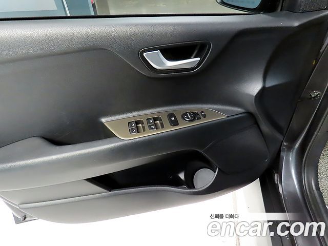 Kia Stonic 1.4 Trendy 2020 — фото 18