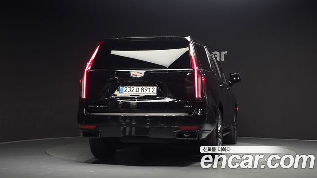 Cadillac Escalade (V) 6.2 Sports Platinum 2023 — фото 4