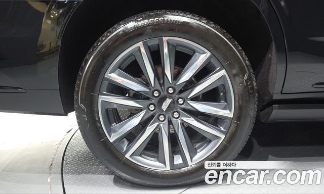 Cadillac Escalade (V) 6.2 Sports Platinum 2023 — фото 5