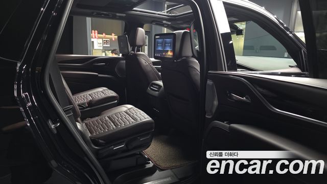 Cadillac Escalade (V) 6.2 Sports Platinum 2023 — фото 12