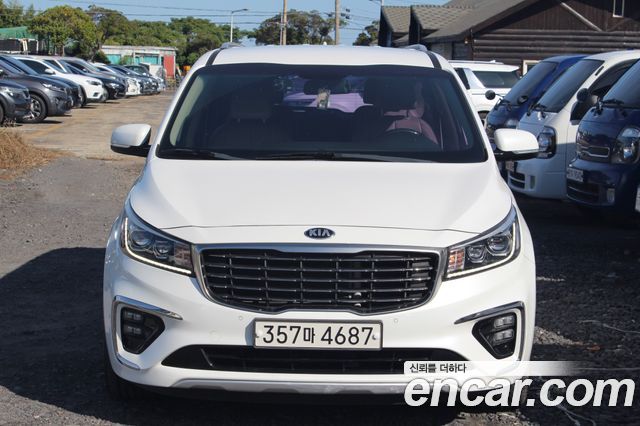 Kia Carnival 7-Seater Limousine VIP