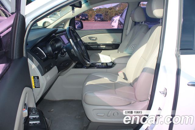 Kia Carnival 7-Seater Limousine VIP 2019 — фото 10