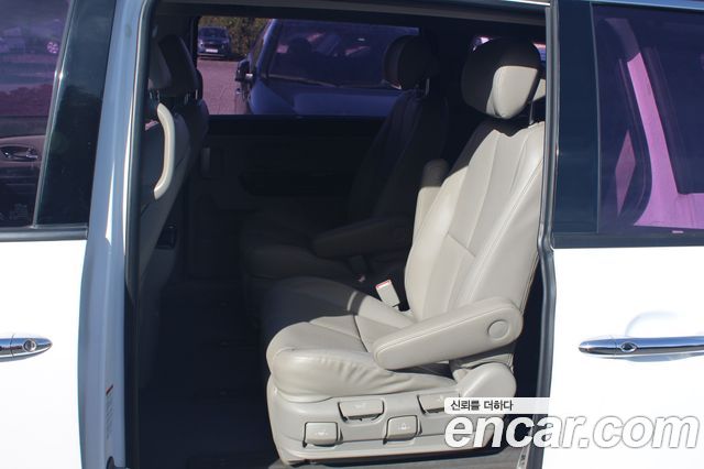 Kia Carnival 7-Seater Limousine VIP 2019 — фото 15