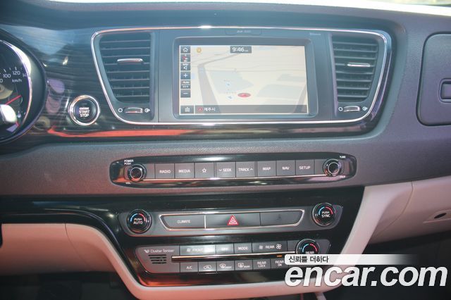 Kia Carnival 7-Seater Limousine VIP 2019 — фото 18