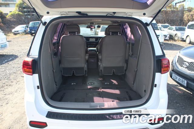 Kia Carnival 7-Seater Limousine VIP 2019 — фото 20