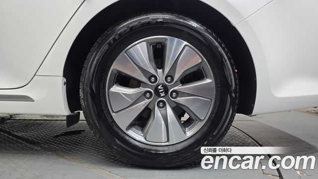 Kia K5 Hybrid (II) Noblesse 2018 — фото 27