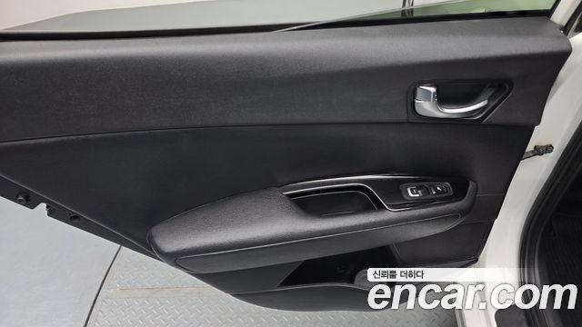 Kia K5 Hybrid (II) Noblesse 2018 — фото 31