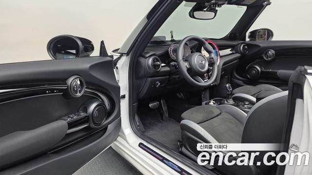 MINI Cooper S Convertible JCW 3rd 2024 — фото 10