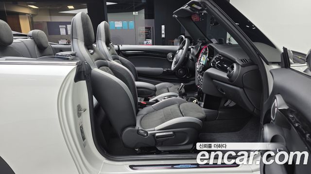 MINI Cooper S Convertible JCW 3rd 2024 — фото 15