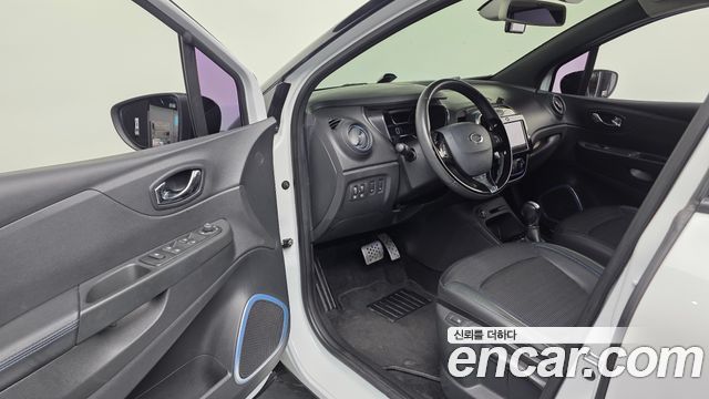 Renault Korea QM3 RE Signature 2017 — фото 10